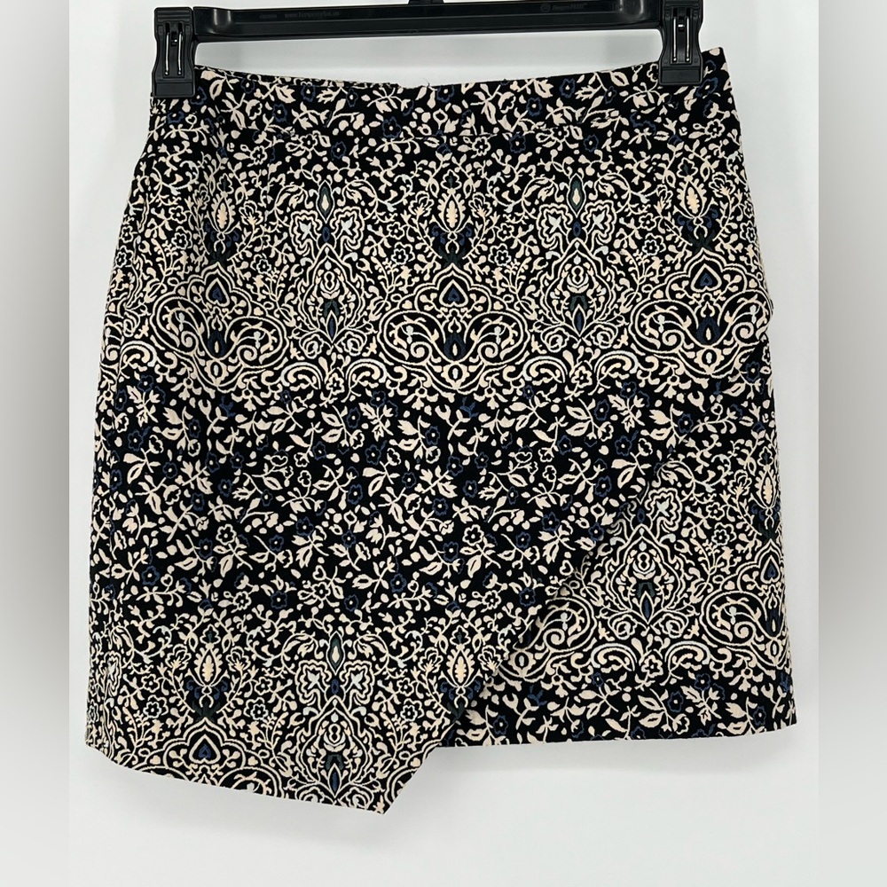 H &‎ M BLACK CREAM AND BLUE SKIRT IN EMBROIDERY LOOK FABRIC WITH BACK ZIPPER